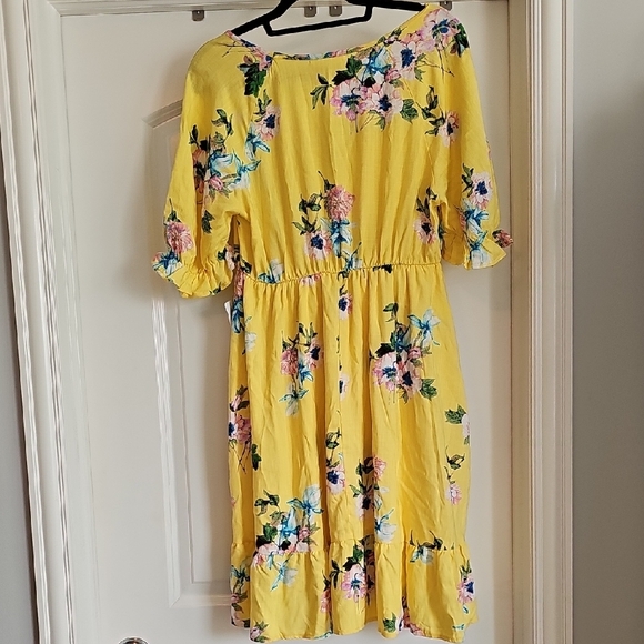 NWT Size Medium Chris & Carol Yellow Floral Dress - Picture 2 of 7